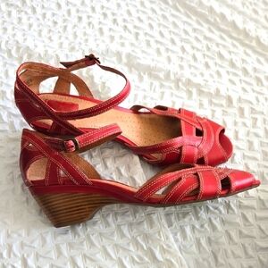 Clarks Artisans Red Strappy Leather Sandals with Ankle Strap 12 Summer Shoes